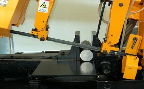 凤凰数控带锯床自动送料精度会出现偏差吗？