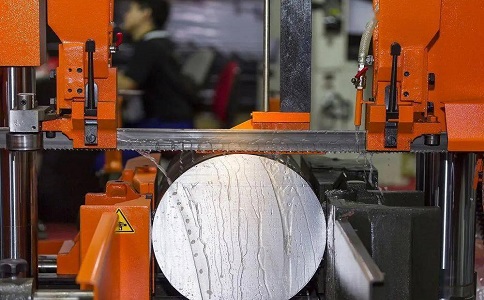 凤凰立式金属带锯床切削出现跑带故障解决方法！